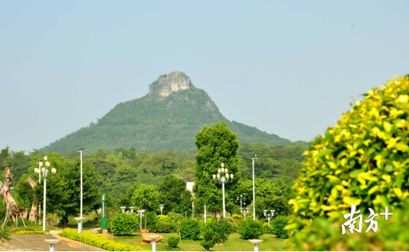 巾峰山。黃津 攝