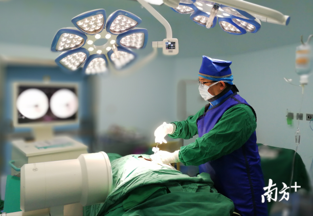 建立起了縣鎮(zhèn)村“一網(wǎng)化”區(qū)域分級(jí)診療平臺(tái)，切實(shí)解決群眾“看病難”。