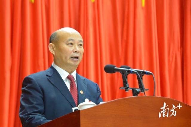 市政協(xié)黨組成員、副主席陳儀寧向大會(huì)報(bào)告五年來提案工作情況。張曉欣 攝