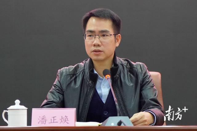 連州市委書(shū)記潘正煥提出，要始終切實(shí)把疫情防控當(dāng)作重點(diǎn)工作來(lái)抓，嚴(yán)防輸入性風(fēng)險(xiǎn)。張曉欣 攝