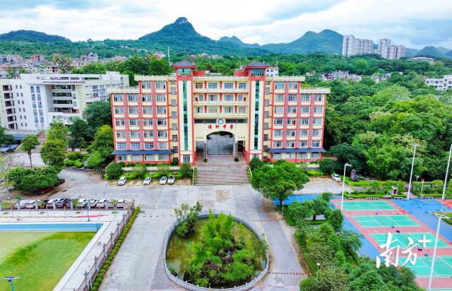 2025年，連州高考600分以上考生同比增長180%，中考總平均分連續(xù)兩年穩(wěn)居清遠(yuǎn)市前列。圖為連州中學(xué)。曾亮超 攝