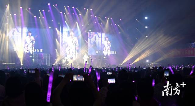 黃品源巡回音樂會吸引萬千歌迷奔赴。黃瀅 攝