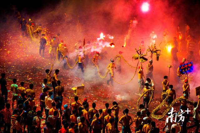 星子舞火龍。潘賢強 攝