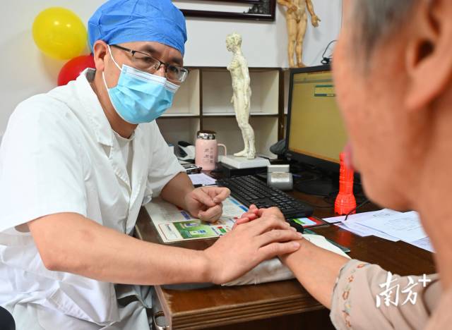 連州公立醫(yī)療機構(gòu)實施一次掛號管三天。黃津 攝