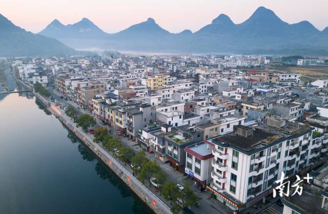 保安鎮(zhèn)街頭。