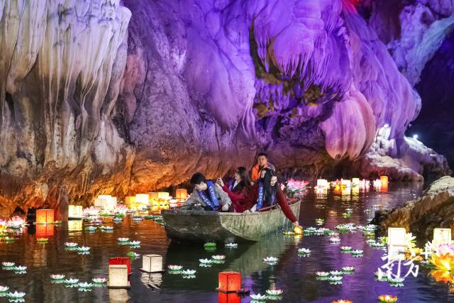 明燈載愿活動(dòng)。