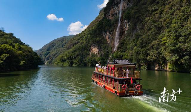 暢游湟川三峽。