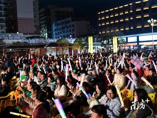 流行音樂(lè)會(huì)人氣旺。