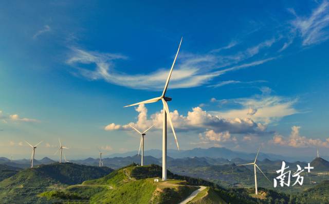 大路邊鎮(zhèn)力爭將風(fēng)電、光伏等新能源產(chǎn)業(yè)打造成經(jīng)濟(jì)發(fā)展新增長極。陳天優(yōu) 攝