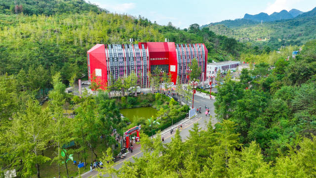 萬山朝王國家石漠公園。梁敏 攝