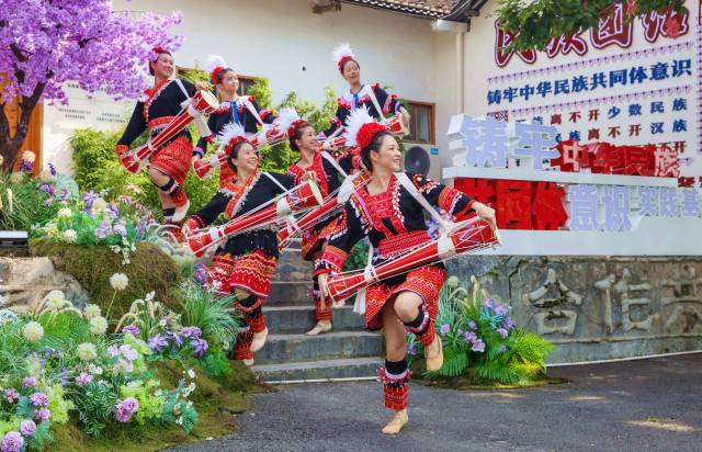 瑤族長(zhǎng)鼓舞。吳彥 攝